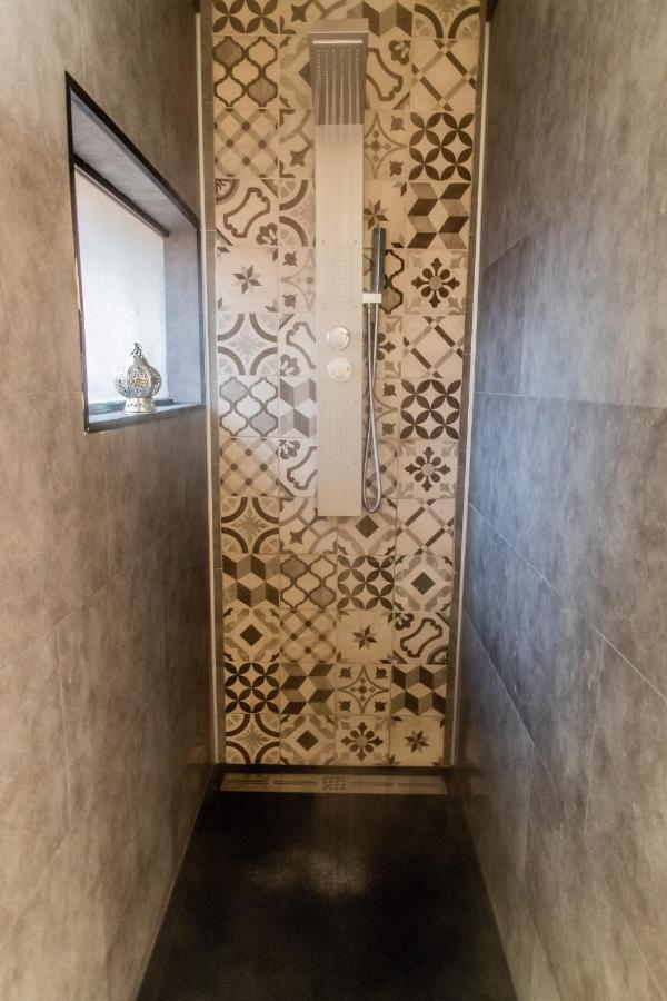 Aux 3 Nuances Suites Privatives & Spa Calais Exterior foto